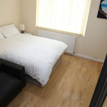 A A Guest Rooms Thamesmead Erith ภายนอก รูปภาพ