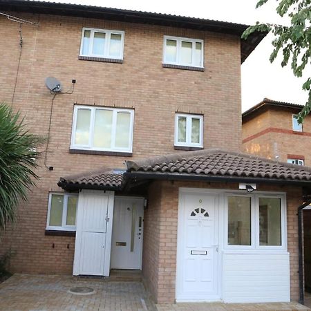 A A Guest Rooms Thamesmead Erith ภายนอก รูปภาพ