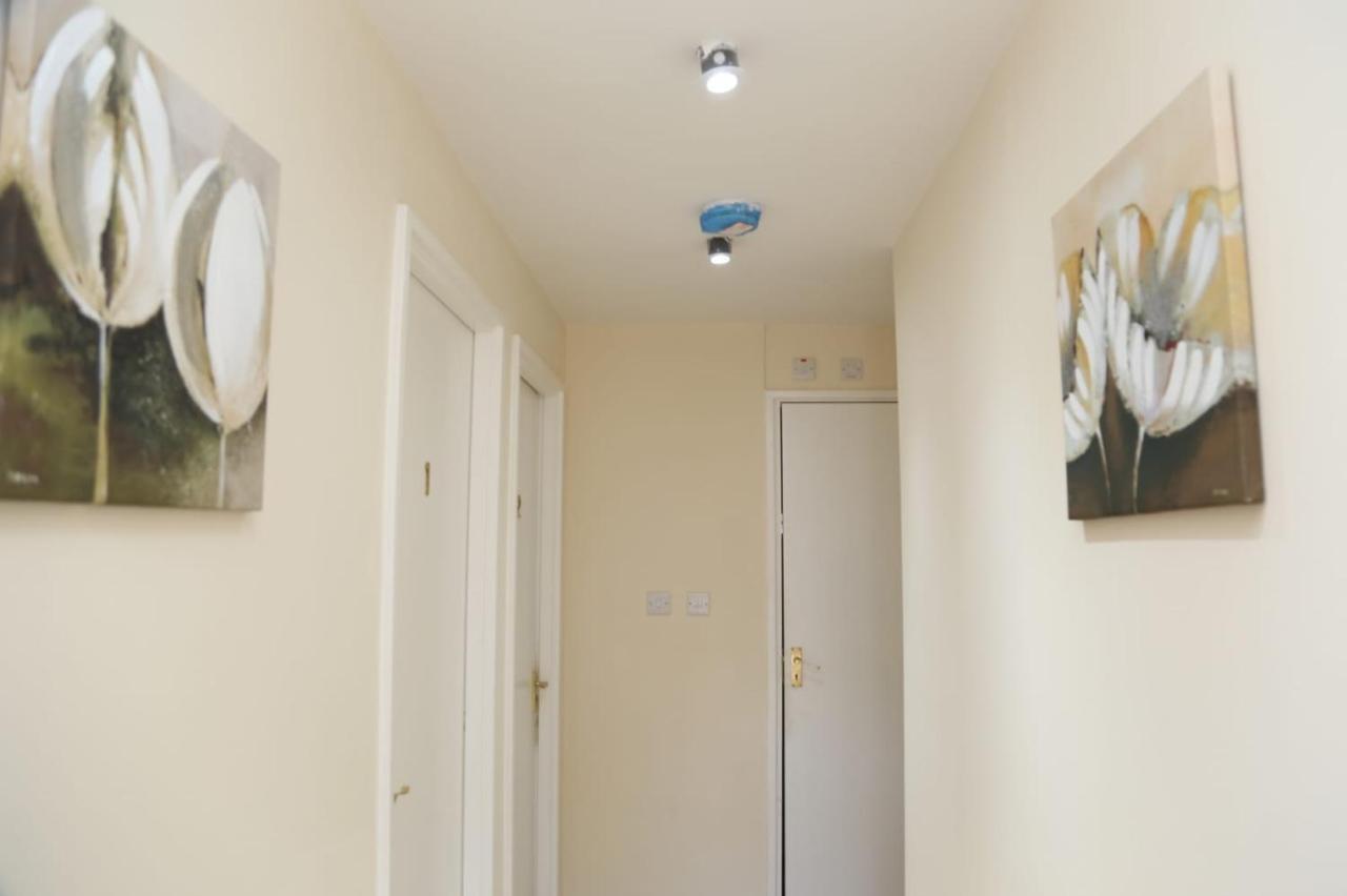 A A Guest Rooms Thamesmead Erith ภายนอก รูปภาพ