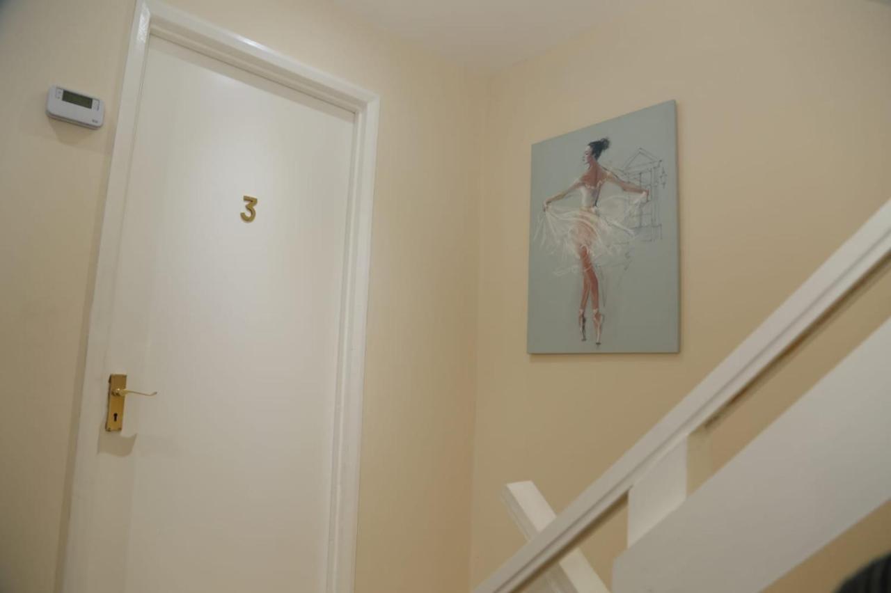 A A Guest Rooms Thamesmead Erith ภายนอก รูปภาพ