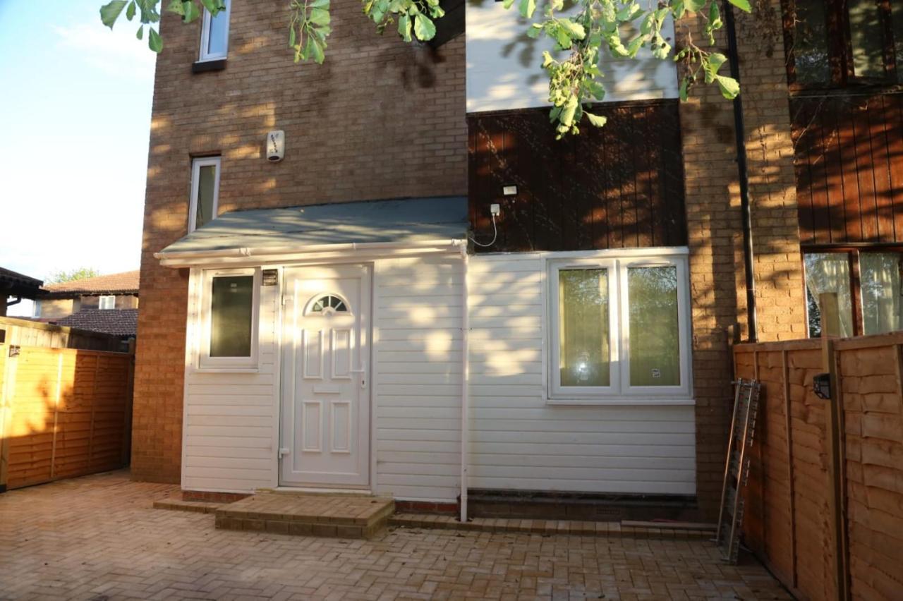 A A Guest Rooms Thamesmead Erith ภายนอก รูปภาพ
