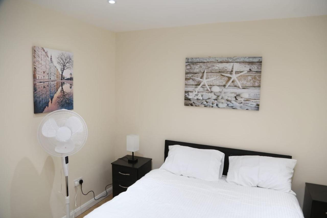 A A Guest Rooms Thamesmead Erith ภายนอก รูปภาพ