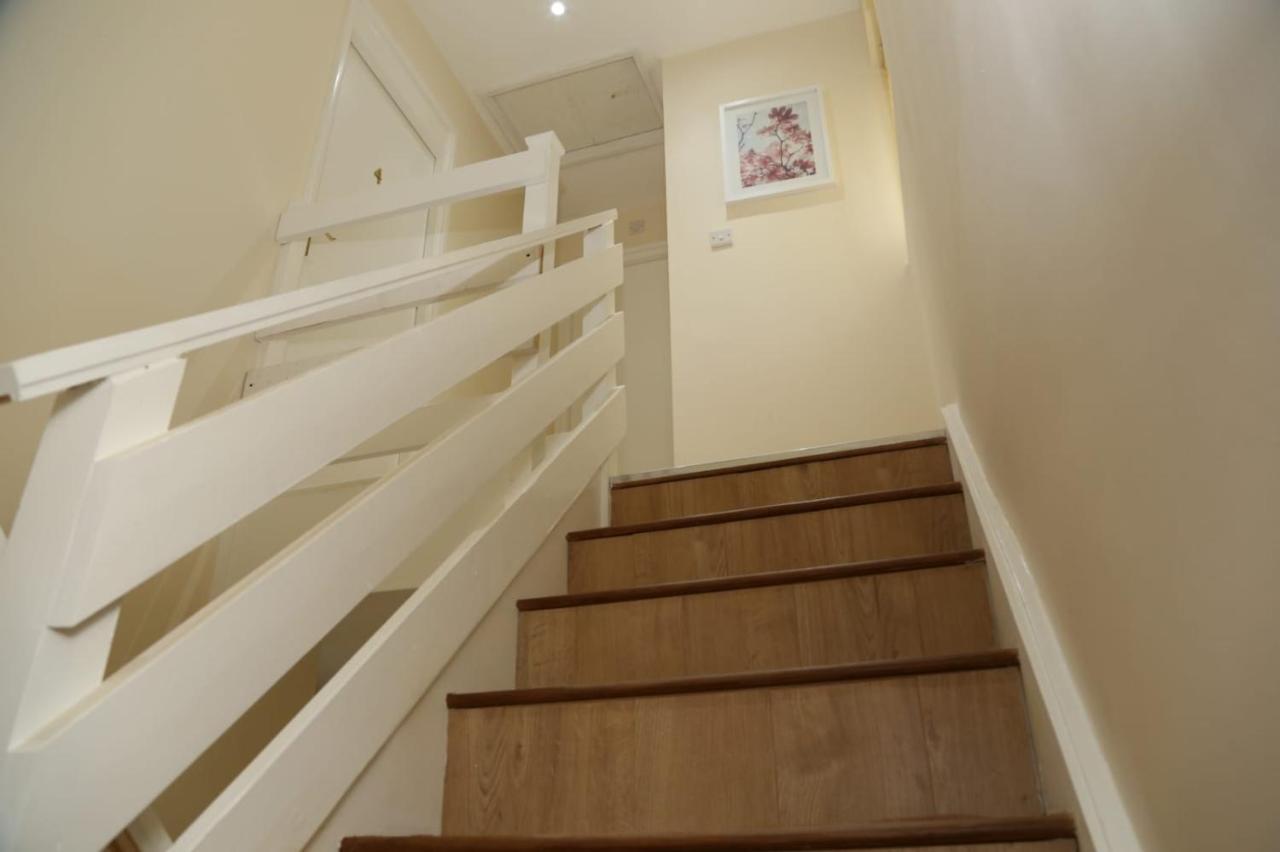A A Guest Rooms Thamesmead Erith ภายนอก รูปภาพ