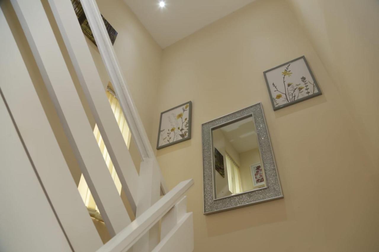 A A Guest Rooms Thamesmead Erith ภายนอก รูปภาพ