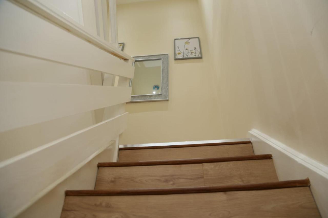 A A Guest Rooms Thamesmead Erith ภายนอก รูปภาพ