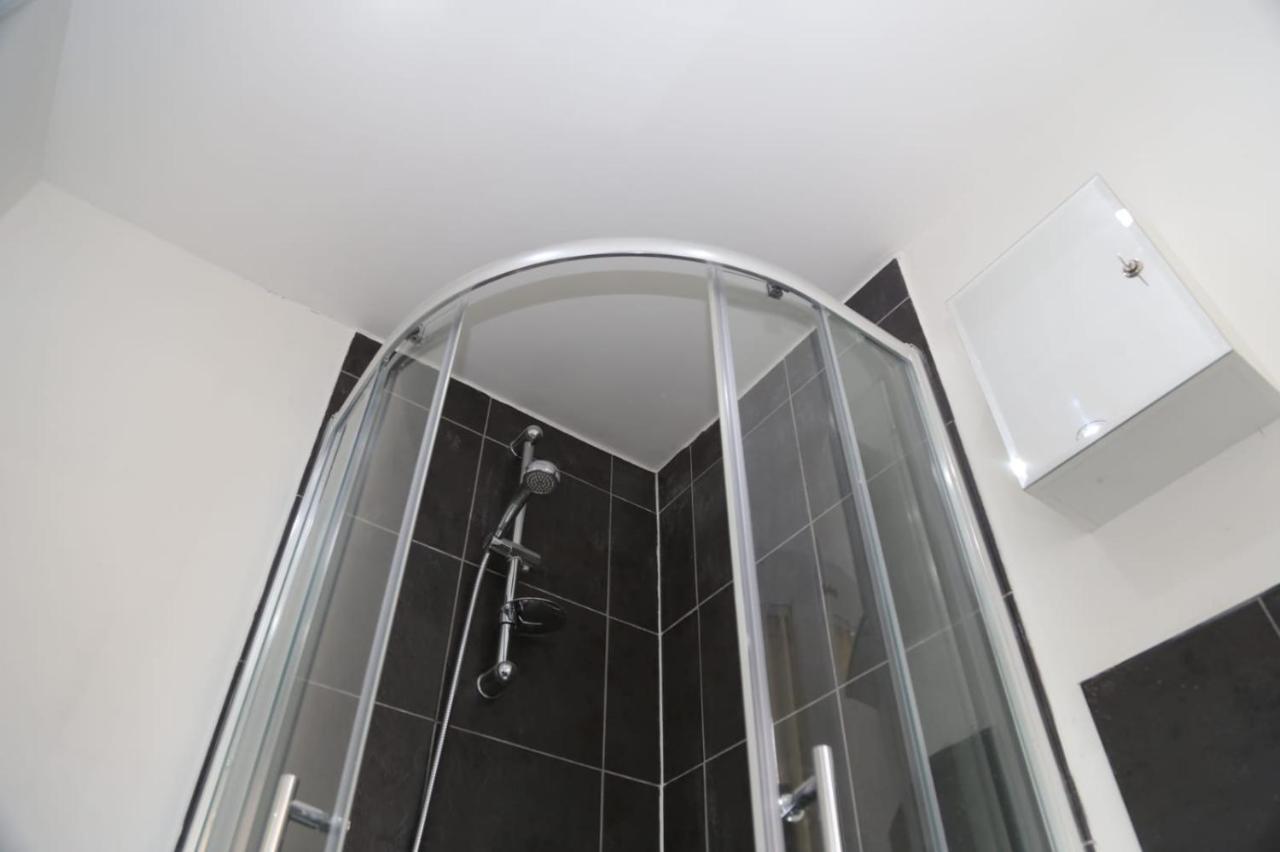 A A Guest Rooms Thamesmead Erith ภายนอก รูปภาพ