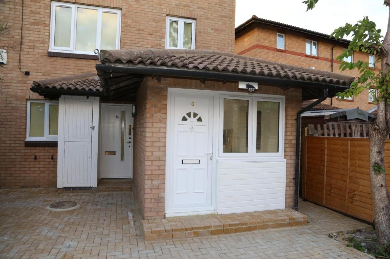 A A Guest Rooms Thamesmead Erith ภายนอก รูปภาพ