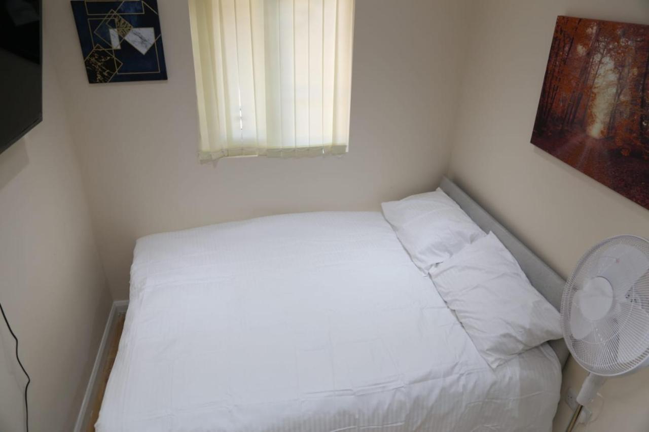 A A Guest Rooms Thamesmead Erith ภายนอก รูปภาพ