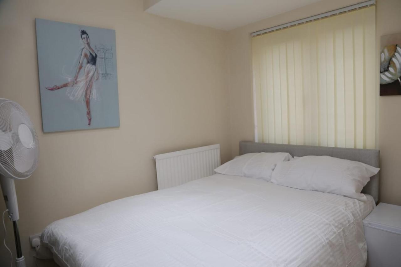 A A Guest Rooms Thamesmead Erith ภายนอก รูปภาพ