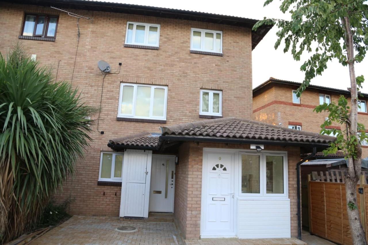 A A Guest Rooms Thamesmead Erith ภายนอก รูปภาพ