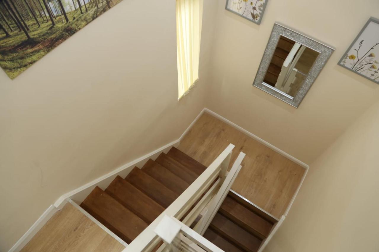 A A Guest Rooms Thamesmead Erith ภายนอก รูปภาพ