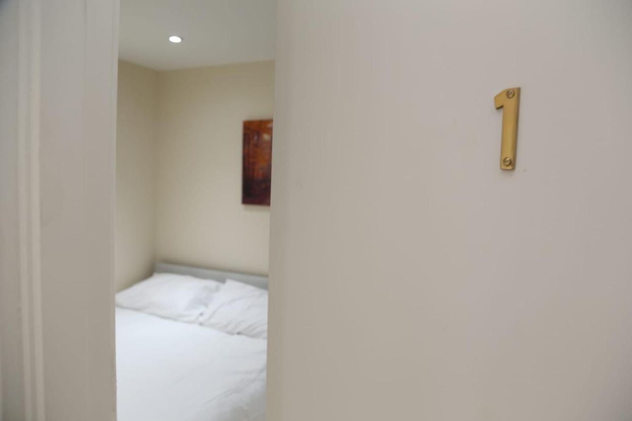 A A Guest Rooms Thamesmead Erith ภายนอก รูปภาพ