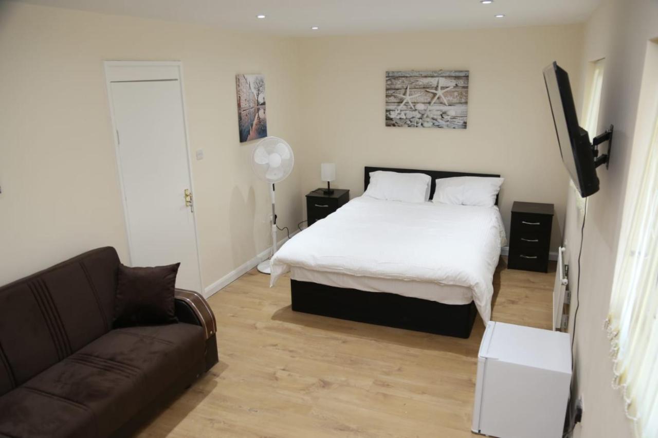 A A Guest Rooms Thamesmead Erith ภายนอก รูปภาพ