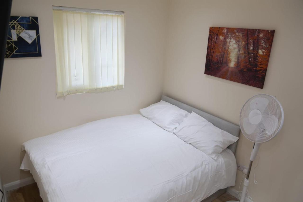 A A Guest Rooms Thamesmead Erith ภายนอก รูปภาพ