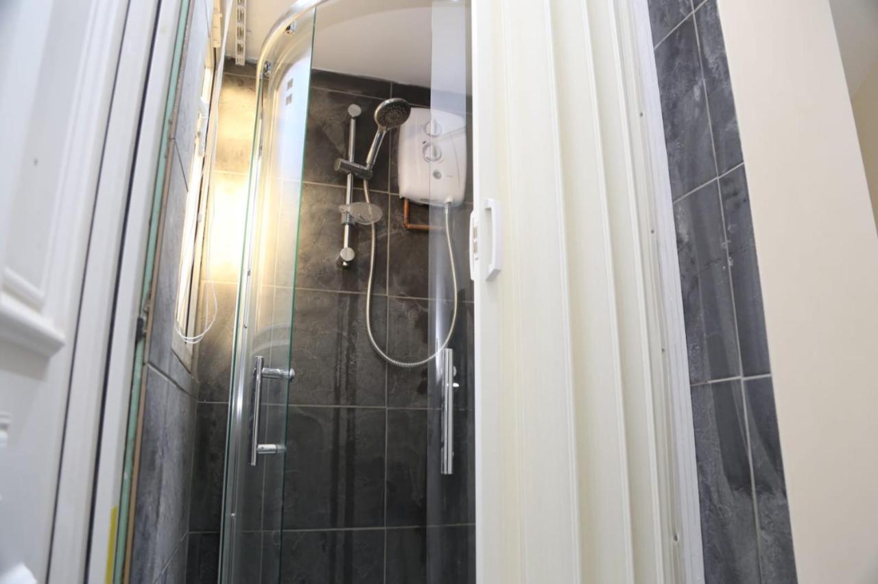 A A Guest Rooms Thamesmead Erith ภายนอก รูปภาพ