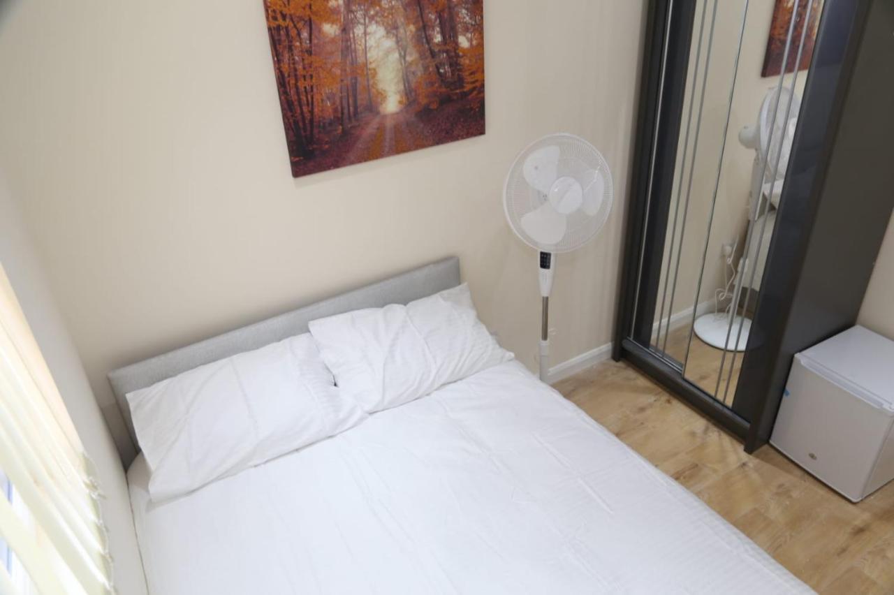 A A Guest Rooms Thamesmead Erith ภายนอก รูปภาพ