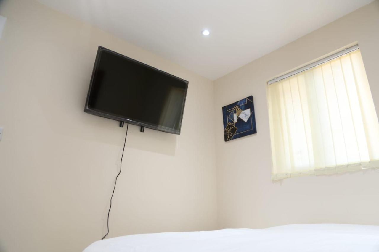 A A Guest Rooms Thamesmead Erith ภายนอก รูปภาพ