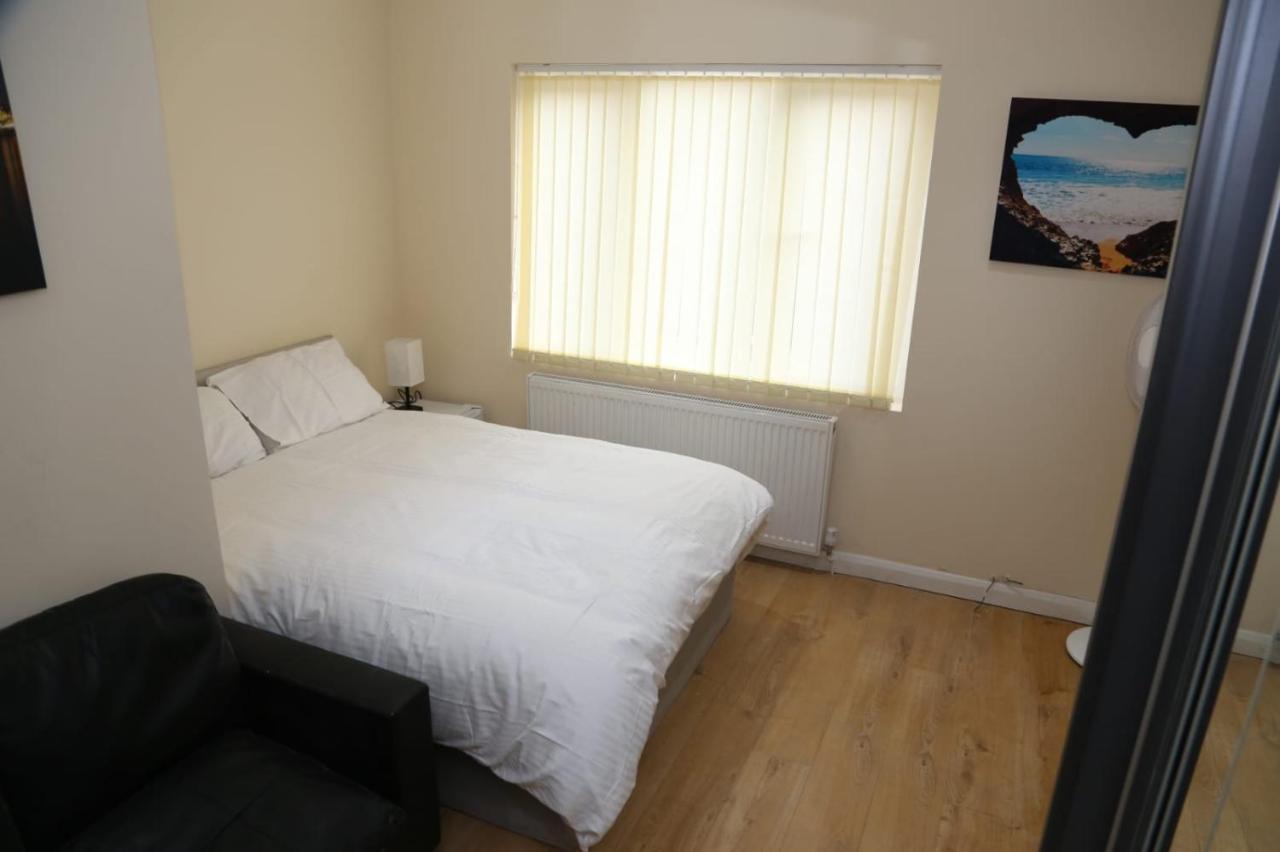 A A Guest Rooms Thamesmead Erith ภายนอก รูปภาพ