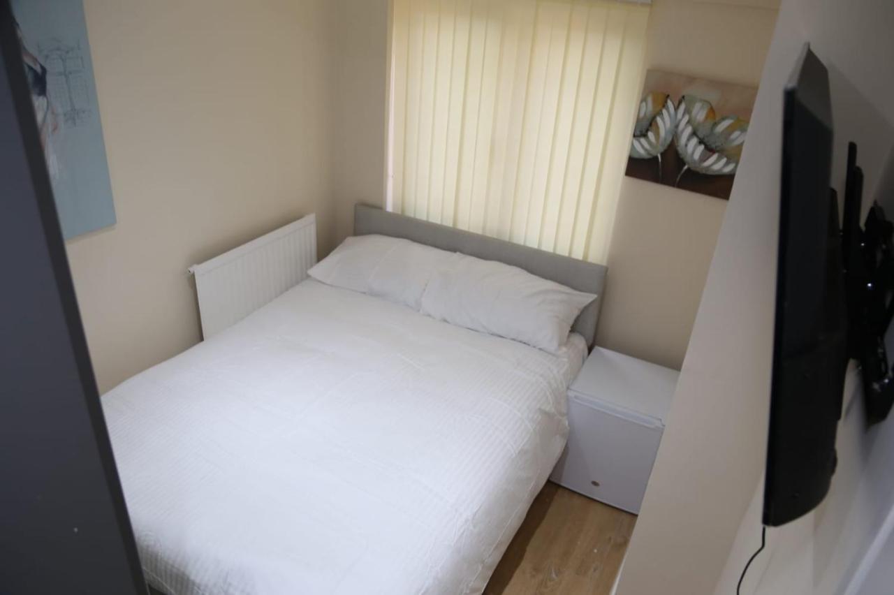 A A Guest Rooms Thamesmead Erith ภายนอก รูปภาพ